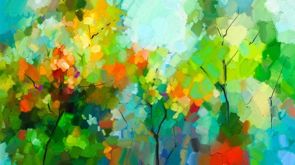 抽象多彩油画风景在画布上。半抽象的树在森林里。绿色和红色的叶子与蓝蓝的天空. — 图库照片