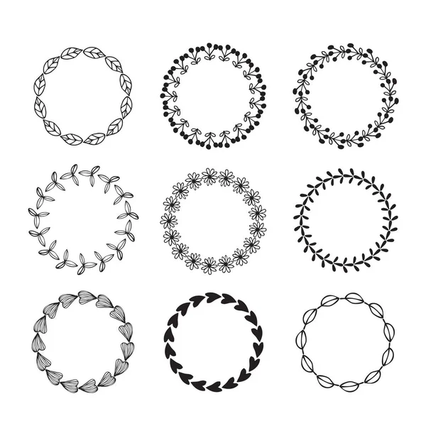 Conjunto desenhado à mão de coroas florais —  Vetores de Stock