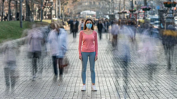 Young Woman Medical Mask Her Face Stands Crowded Street — Stock Photo, Image