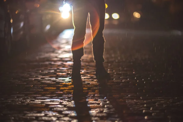 Man Stand Stone Road Evening Night Time Telephoto Lens Shot — Stock Photo, Image