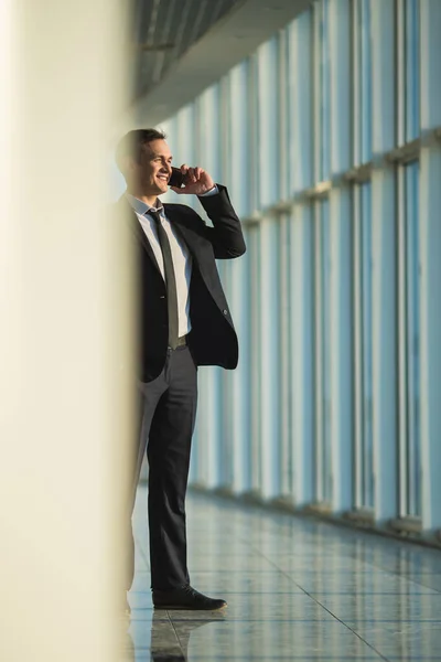 Man Phone Business Center Hall — Stock Photo, Image