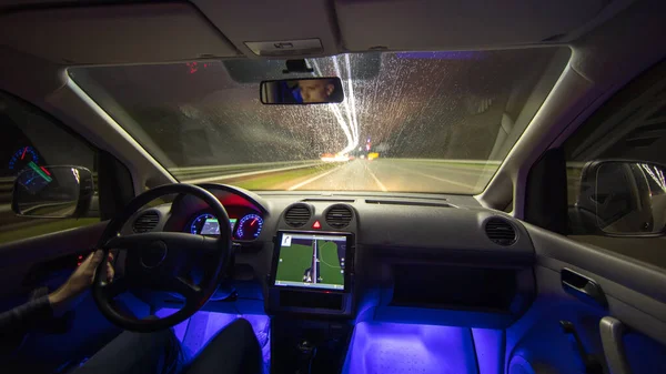 Man Rijdt Met Het Voertuig Snelweg Avond Nacht — Stockfoto