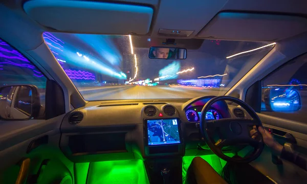 Man Rijdt Een Voertuig Nachtweg Binnenkant Links Verkeer — Stockfoto