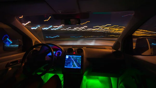 Man Rijdt Een Voertuig Nachtsnelweg Binnenkant Brede Hoek — Stockfoto