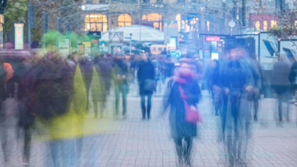 Anonymous Flow People Street Evening Time — Stock Photo, Image