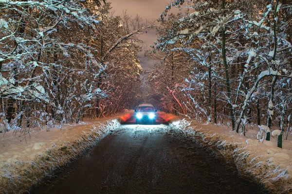 Kasvatustien Varrella Lumi Iltaisin — kuvapankkivalokuva