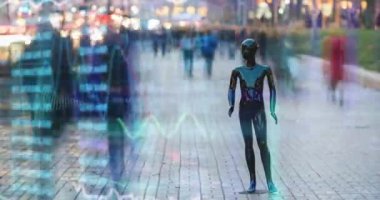Manken, holografik bir arka planda kalabalık bir akış içinde duruyor. zaman aşımı