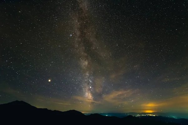 Pittoresco Cielo Stellato Sopra Montagne — Foto Stock