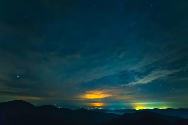 Paesaggio Montano Sullo Sfondo Del Cielo Stellato — Foto Stock