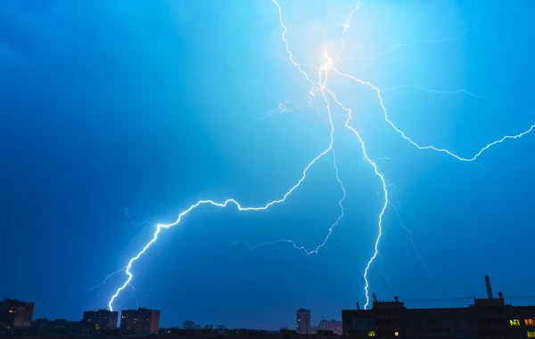 Badai Petir Latar Belakang Kota Waktu Malam — Stok Foto