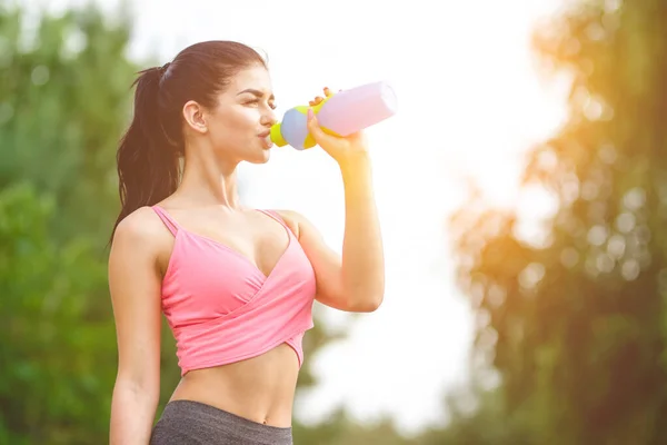 Attractive Sportswoman Drink Water Sunlight Background — Stock Photo, Image