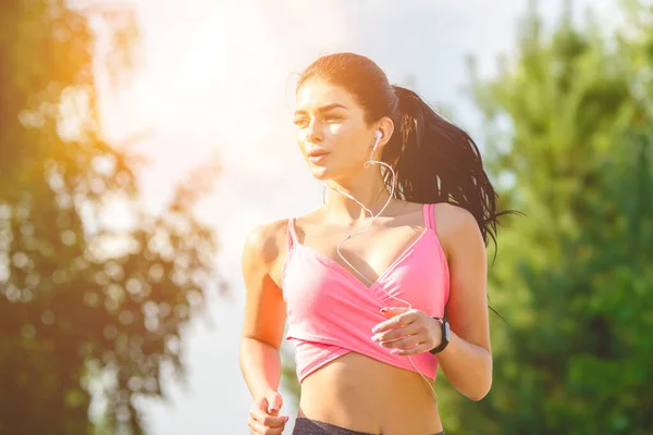 Deportista Corriendo Sobre Fondo Luz Del Sol —  Fotos de Stock