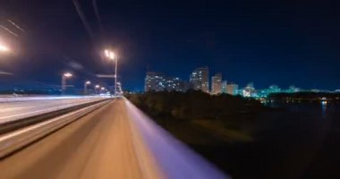 Gece kentinde yürüyüş. zaman aşımı