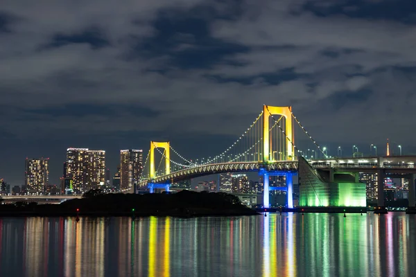 Vedere de noapte a podului curcubeu — Fotografie, imagine de stoc
