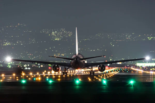 Gece havalandığını uçak