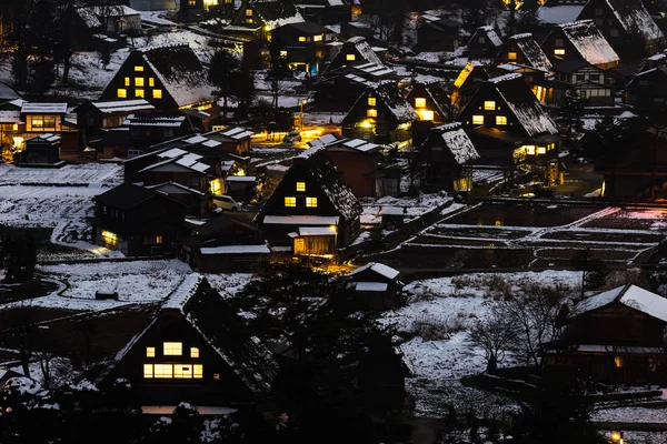 NightView Shirakawa-go Gassho Zukuri (Gassho tarzı) evlerin