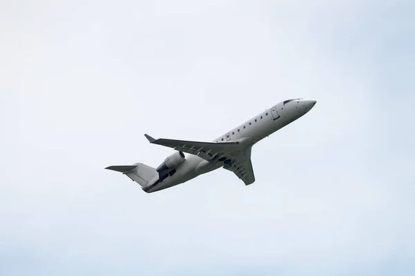 봄 바르 디어 crj 200 — 스톡 사진