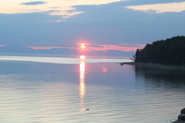 Danau besar Baikal saat matahari terbenam, Rusia — Stok Foto