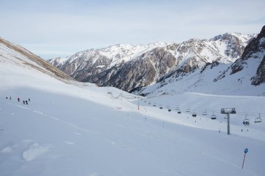 Teleferik karlı dağlarda Çimbulak