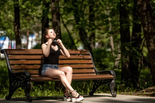 Girl Sits Bench Removes Medical Mask — Stock Photo, Image