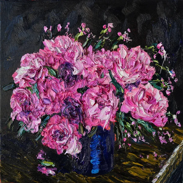 Pintura Óleo Bodegón Con Ramo Hermosas Flores Jarrón Azul Rosas —  Fotos de Stock