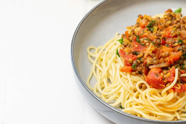 Domates soslu spagetti makarna, mercimek, kırmızı biber. Boşluğu kopyala