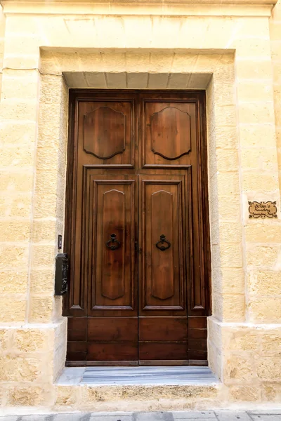 St.Peter Manastery kapıya