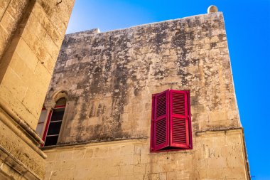 Pencere kepenkleri eski maltesse evinde ile