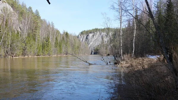ロシア ウラル スヴェルドロフスク州 放棄された古い採石場 川サプサップ — ストック写真