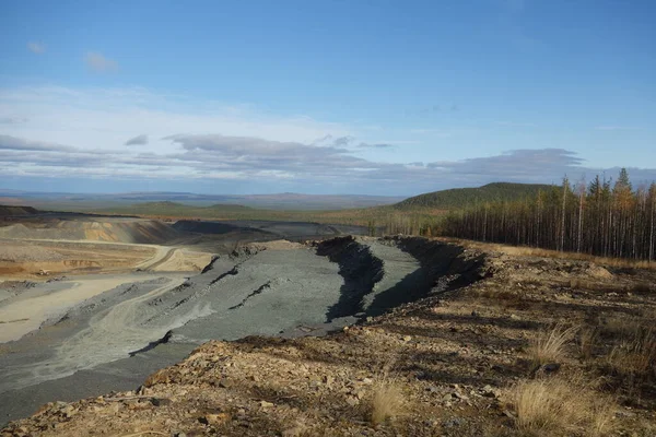 ロシア ウラル スヴェルドロフスク州 放棄された古い採石場 川サプサップ — ストック写真