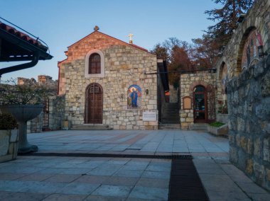 Sırbistan 'ın başkenti Belgrad' daki Kalemegdan kalesinde yer alan Saint Petka şapeline (Kapela Svete Petke) giriş.