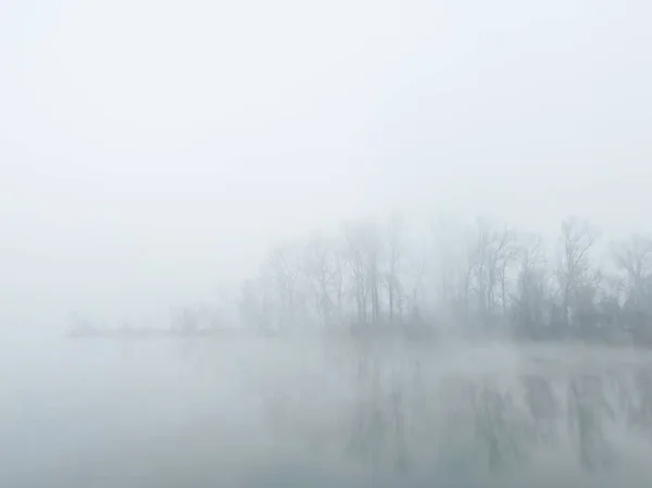 Peaceful Autumn Scene Mystical River Island Deciduous Grove Deep Fog — Stock Photo, Image