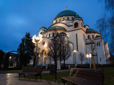 Geceleri Sırbistan 'ın Belgrad kentindeki Vracar platosundaki Aziz Sava Kilisesi (Hram Svetog Save). Balkan 'daki en büyük Sırp Ortodoks tapınağı ve en büyük ortodoks tapınağı..