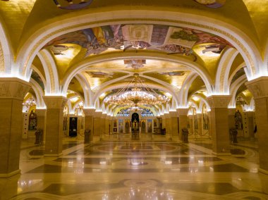 Sırbistan 'ın Belgrad kentindeki Saint Sava veya Saint Sava Tapınağı (Hram Svetog Save) ortodoks kilisesinin yeraltı mahzenindeki Saint Lazar Kilisesi.