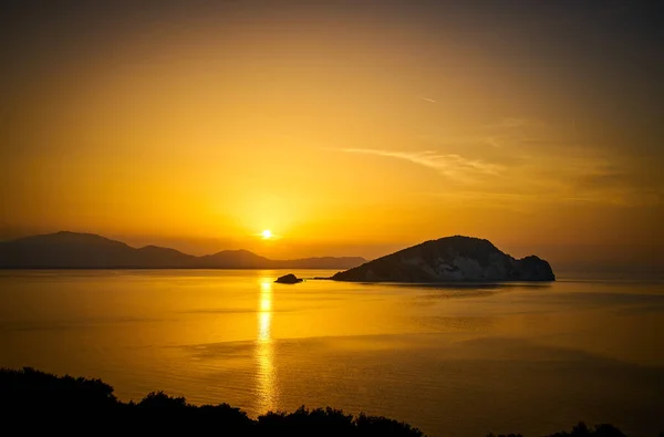 Muhteşem Yunan adası Zakynthos 'ta gün doğumu                          
