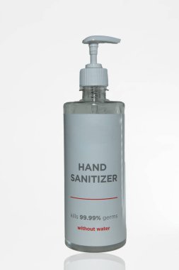 Alkol El Temizleyici, Sıvı El Yıkama Şişesi Beyaz Arkaplanda, Coronavirüs, Şeffaf Sprey Şişesi, Şeffaf Pompa, Mavi Sıvı Temizleyici