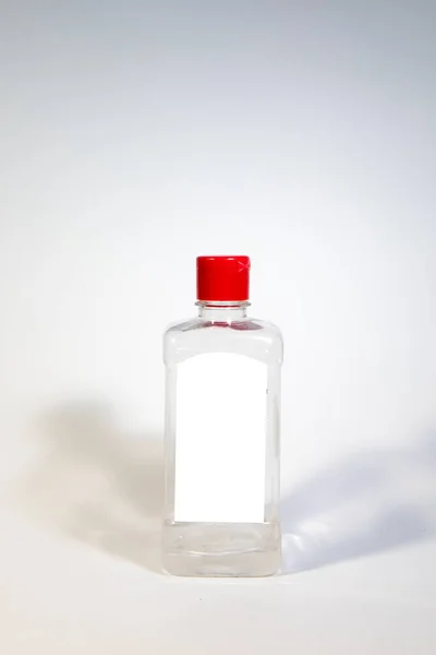 Alkol El Temizleyici, Sıvı El Yıkama Şişesi Beyaz Arkaplanda, Coronavirüs, Şeffaf Sprey Şişesi, Şeffaf Pompa, Mavi Sıvı Temizleyici