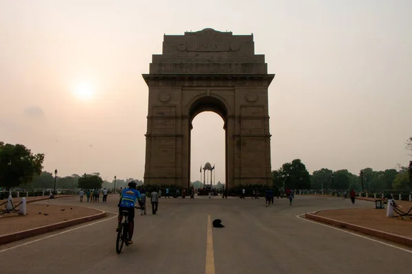 Sonnenaufgang India Gate Neu Delhi Morgenradfahren Silhouette Des India Gate — Stockfoto