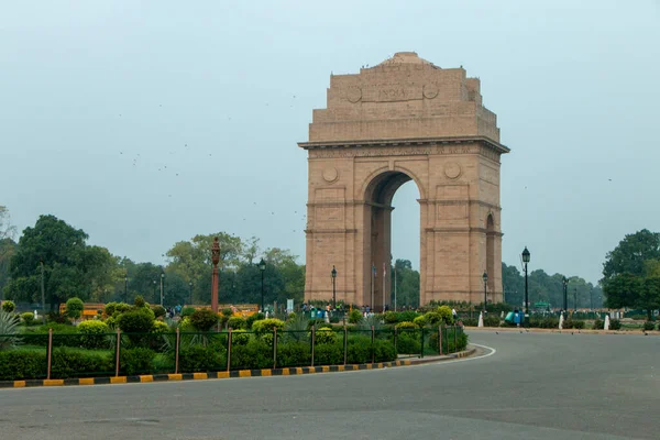 Hindistan Kapısı 'nda Gündoğumu, Yeni Delhi / Sabah Bisiklet the Silhouette of India Gate, Vijay Chowk, Hindistan Kapısı / Boş Hindistan Kapısı, Savaş Anıtı