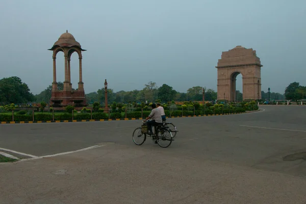 Zonsopgang Bij India Gate New Delhi Morning Cycling Silhouet Van — Stockfoto