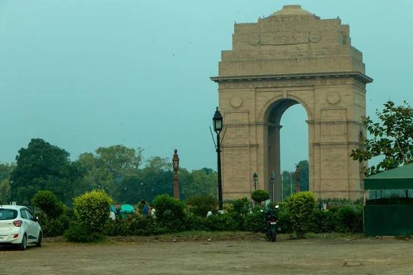 Hindistan Kapısı 'nda Gündoğumu, Yeni Delhi / Sabah Bisiklet the Silhouette of India Gate, Vijay Chowk, Hindistan Kapısı / Boş Hindistan Kapısı, Savaş Anıtı