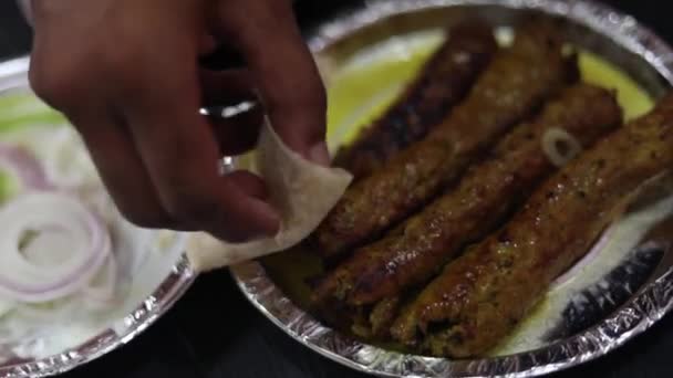 Clip Hand Eating Mutton Seekh Kabab Roomali Roti Bread Eating — Stock Video