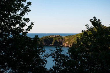 Pembrokeshire 'deki Fishguard kalesi turizm merkezi. 