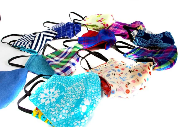 Kişisel koruma maskeleri PPE el yapımı moda. 