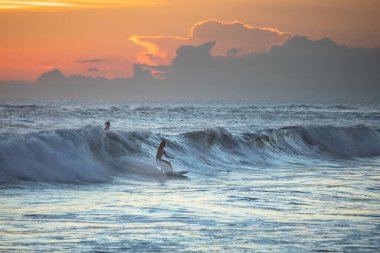 Bali 'de gün batımı ve okyanus