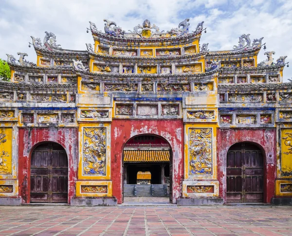 Kleurrijke keizerlijke stadspoort, Hue, Vietnam Stockfoto