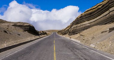 Chimborazo Milli Parkı, Ekvador eteklerinde doğal yol