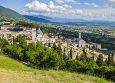 Assisi, ortaçağdan kalma şehir Saint Francis, Umbria, İtalya'nın doğum yeri olduğu için ünlü panoramik görünüm