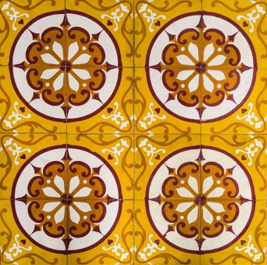 Çin Cemaati 'nin toplantı salonunu süsleyen geometrik şekilli antik fayanslar, Hoi An, Vietnam