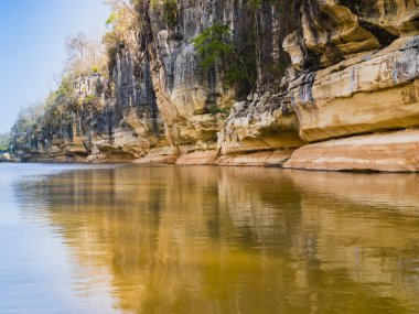 Sersemletici taş oluşumları Manambolo nehri, Tsingy de Bemaraha Katı Doğa Rezervi, Madagaskar 